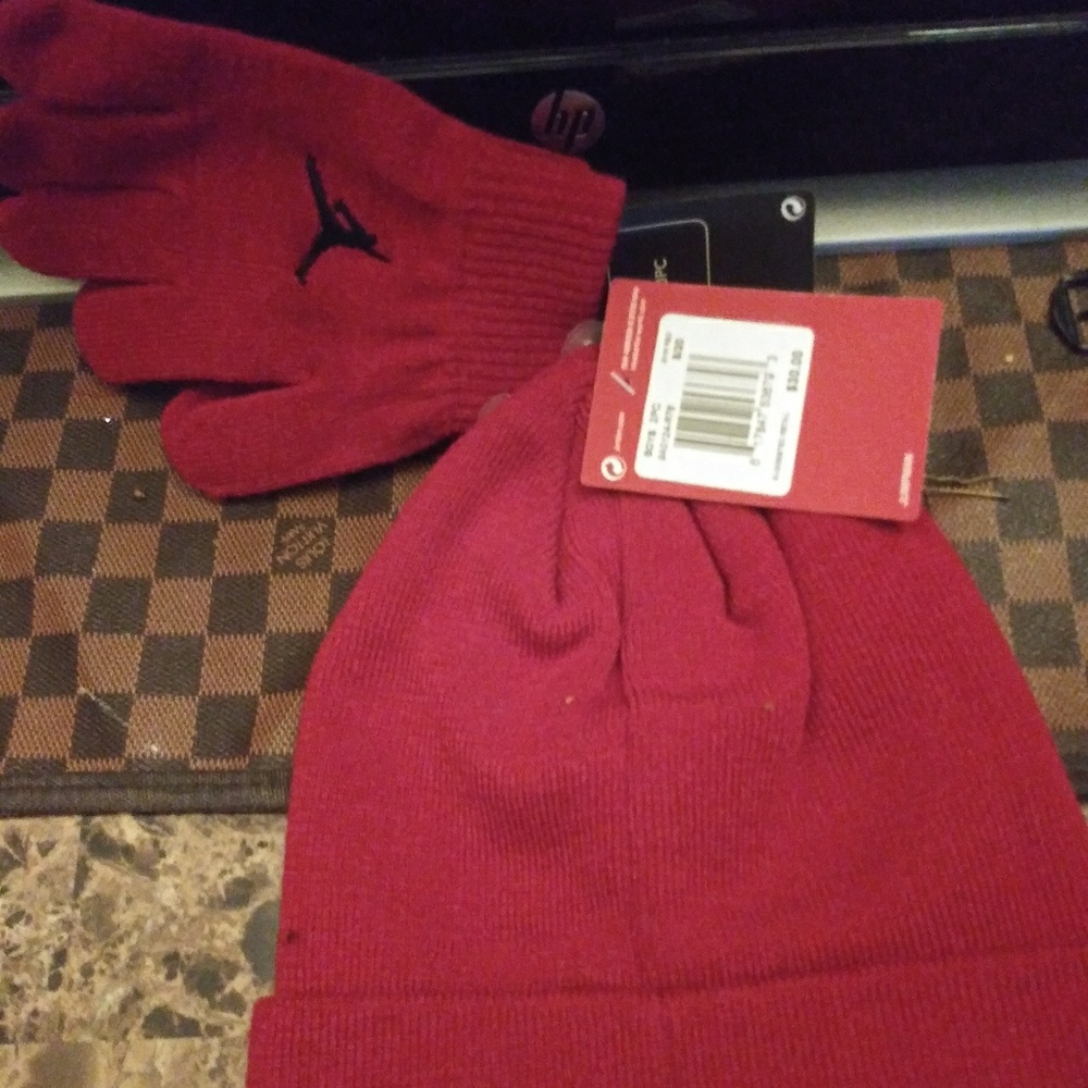 Hat & gloves
